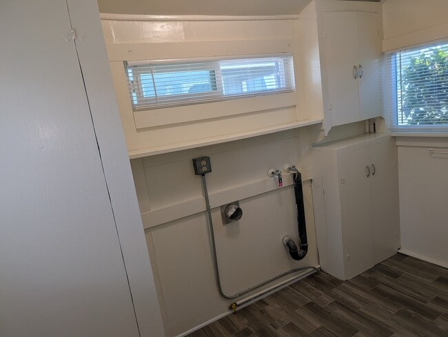 laundry room - 1313 Portola Ave