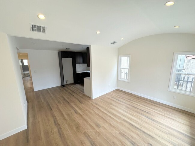 Front Unit, 2bd/1.5 bath with Central A/C ... - Front Apartment Unit, 2bd/1.5 bath with Central A/C ... Unit 1027