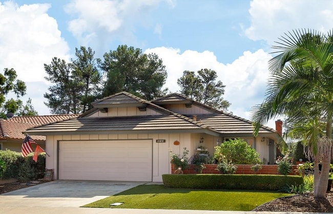 Building Photo - Very Cute 3 bedroom 2 bath Home!!