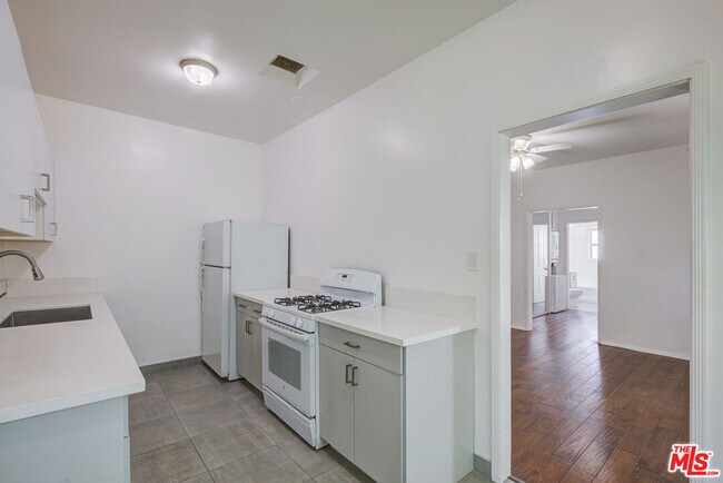 Photo - 965 N Doheny Dr Unit 1/2