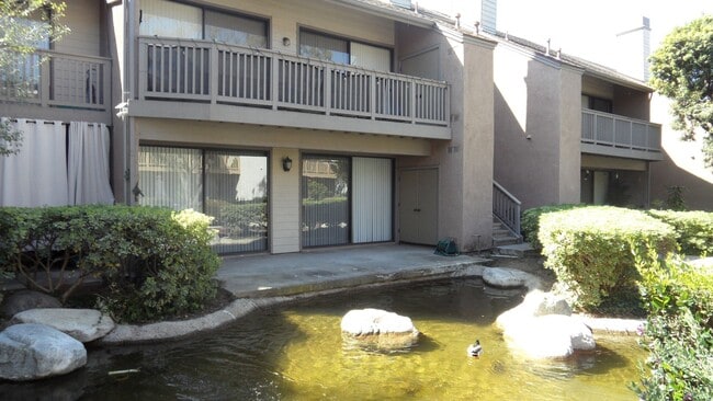 Building Photo - Remodeled, ground level, 1 bedroom, 1 bath condo in Lakeside Garden Grove Community Unit E