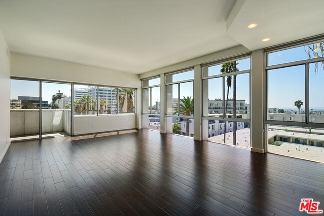 Building Photo - 7135 Hollywood Blvd Unit 402