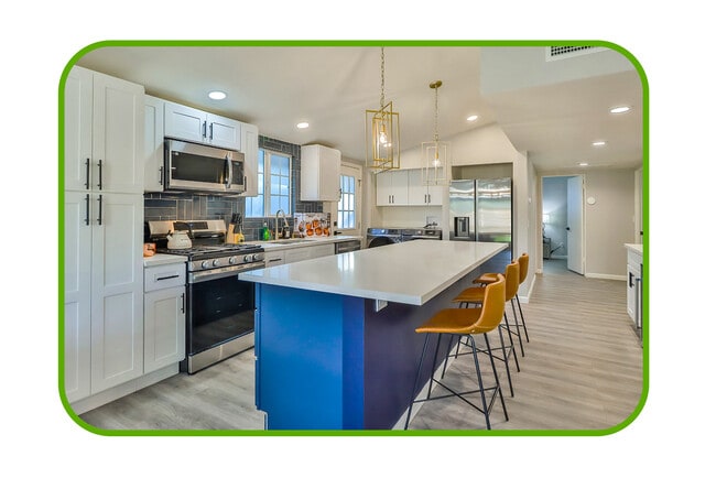 full kitchen island - 6564 Kelvin Ave