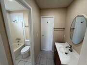 Photo - 1609 Grove St Unit B
