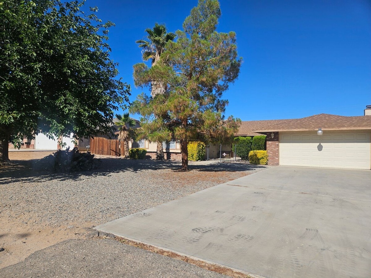 Photo - 4 BEDROOM APPLE VALLEY HOME