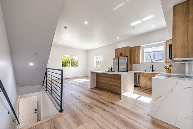 Photo - 4445 1/2 Auckland Ave Unit #4445 1/2