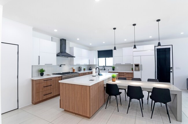 Photo - 18328 Bessemer St