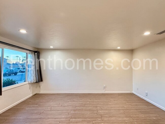 Photo - 5034 Baxter St