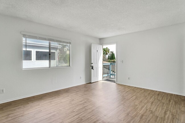 Pacific Beach Dr Units 1320-1322 - Pacific Beach Dr Apartment Units 1320-1322 Unit Pacific Beach Dr. 1322 #2