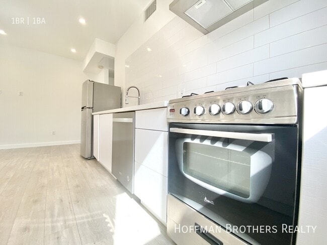 Photo - 421 1/2 N Coronado St