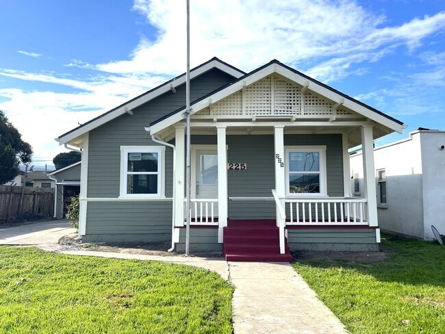 Building Photo - G22500E Unit 225 South G Street