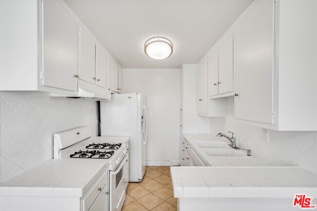 Photo - 7548 Hampton Ave Unit 304