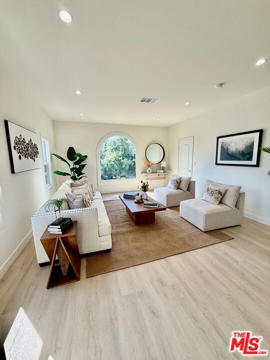 Photo - 900 N Alfred St Unit 3