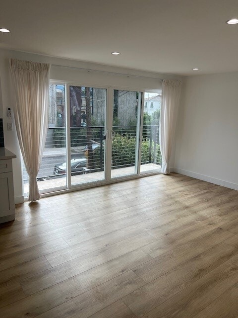 Living Room & Balcony - 633 Marr St