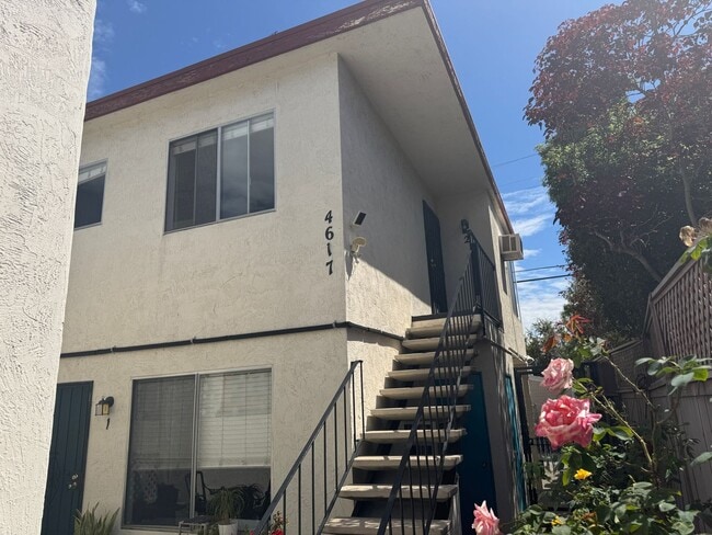 Building Photo - 2 bedroom 2 bath duplex for rent in Kensington!