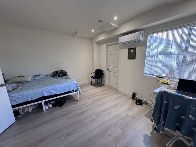 Photo - 701 W 30th St Unit 102