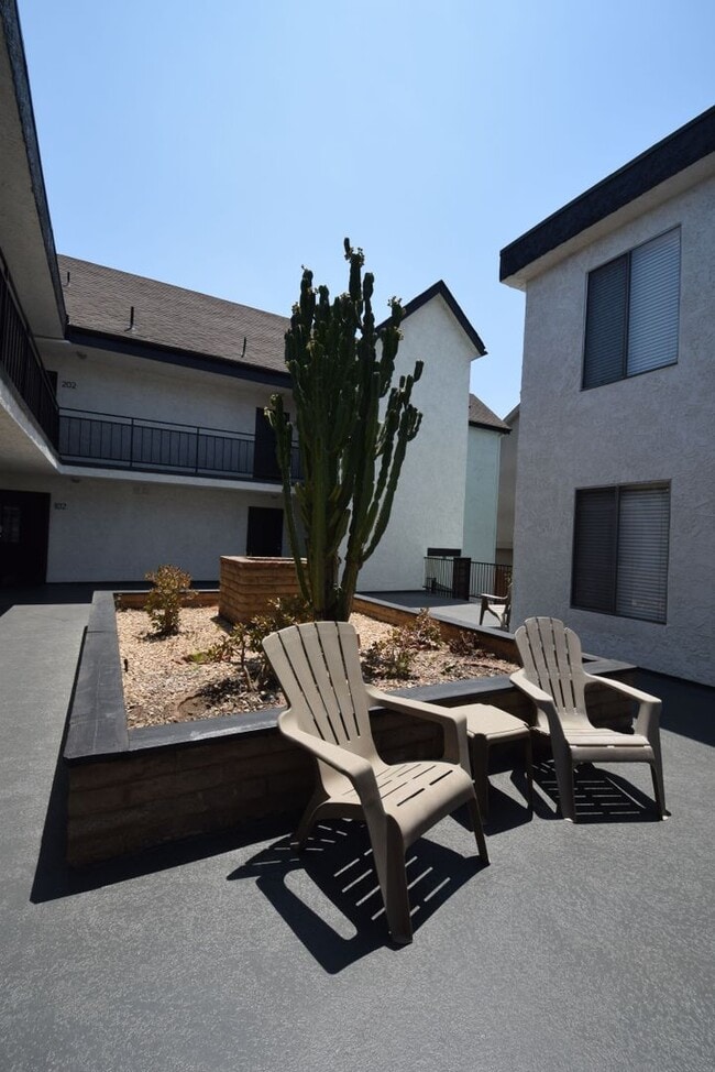 Photo - 15049 Burbank Blvd Unit 106