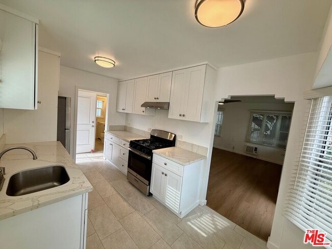 Photo - 1157 N Genesee Ave