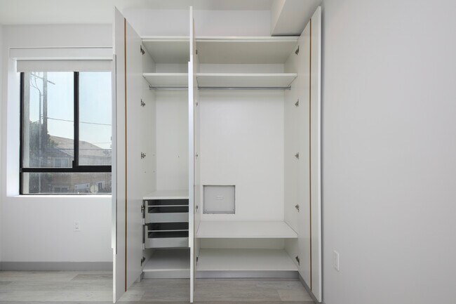 Photo - 941 Fedora St