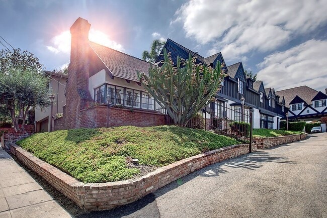 Photo - 2564 W 5th St Unit 2564