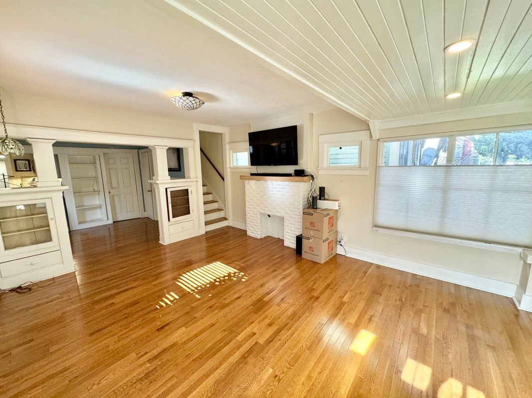Photo - 425 W 5th St