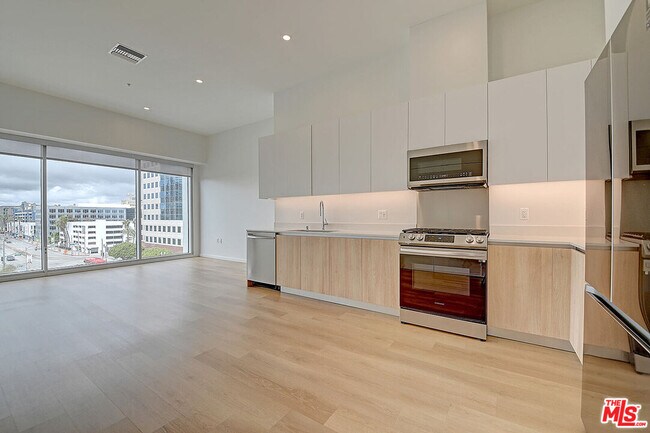 Photo - 200 W Ocean Blvd Unit 711