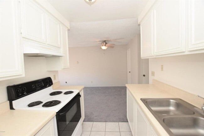 Photo - Popular Victoria Avenue Penthouse