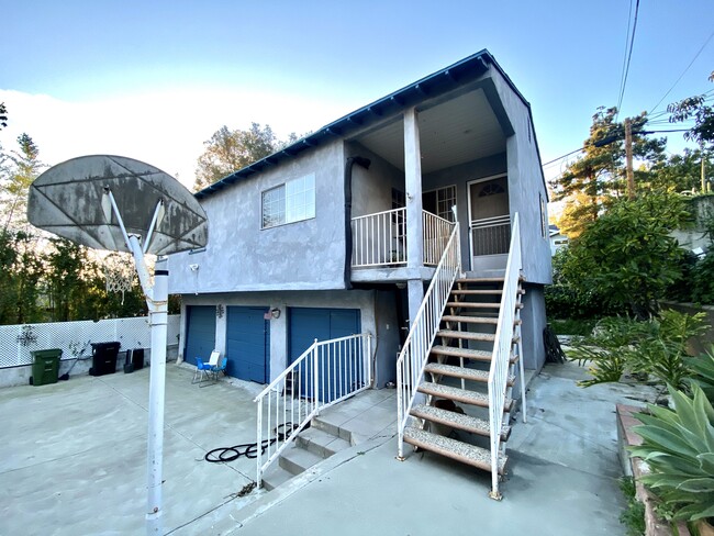 Building Photo - 1653 1/2 Maltman Ave Unit 12