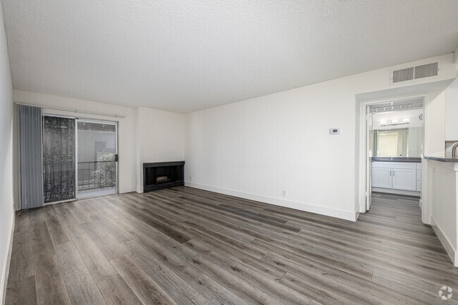 1BR, 1BA - 766SF - Living Room - 339 Ardmore