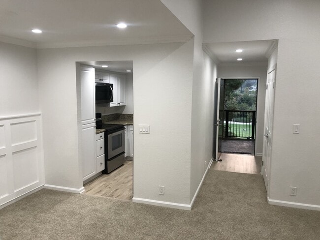 Building Photo - 25581 Indian Hill Ln Unit G