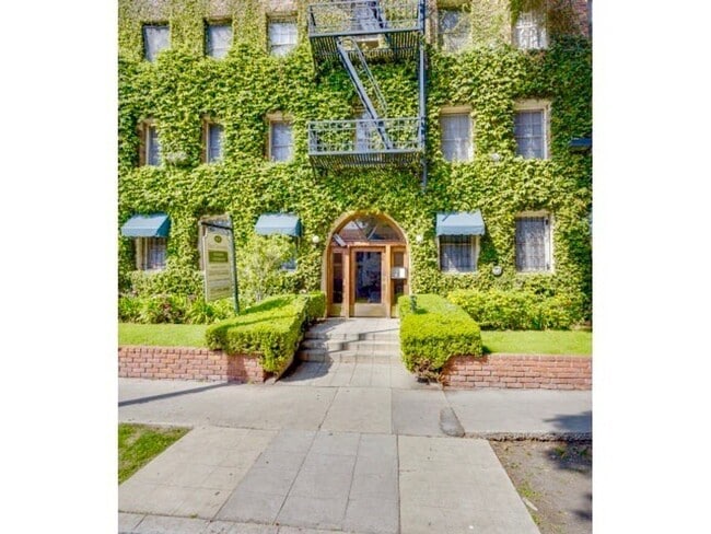 Building Photo - Huge One Bedroom with great light!  Newly ... Unit 208 Rental