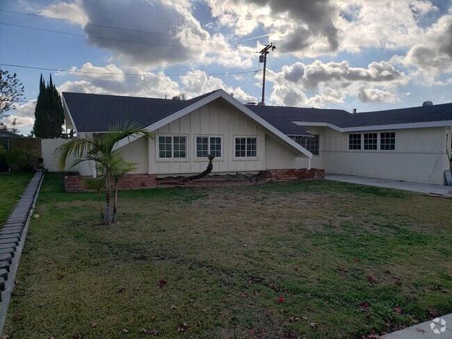 Building Photo - 8372 Cerulean Dr Rental