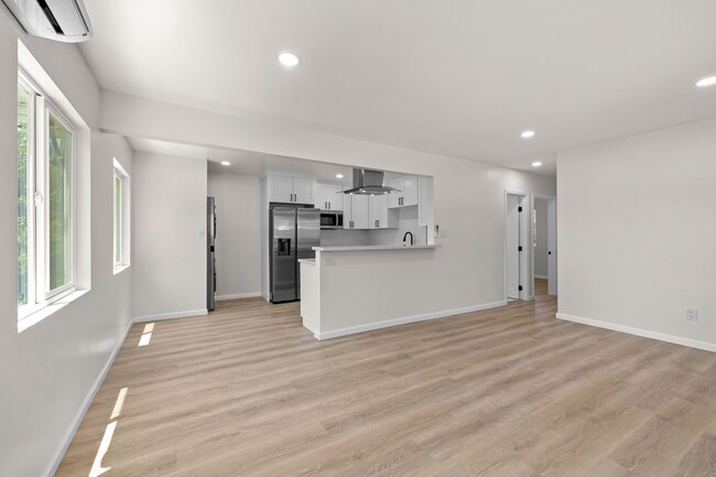 Photo - 1144 Eureka St