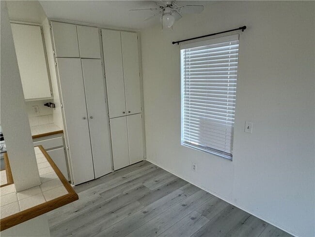 Photo - 26172 Sanz, B213