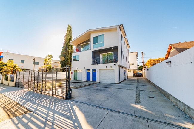 Photo - 1119 N Berendo St Unit #1119