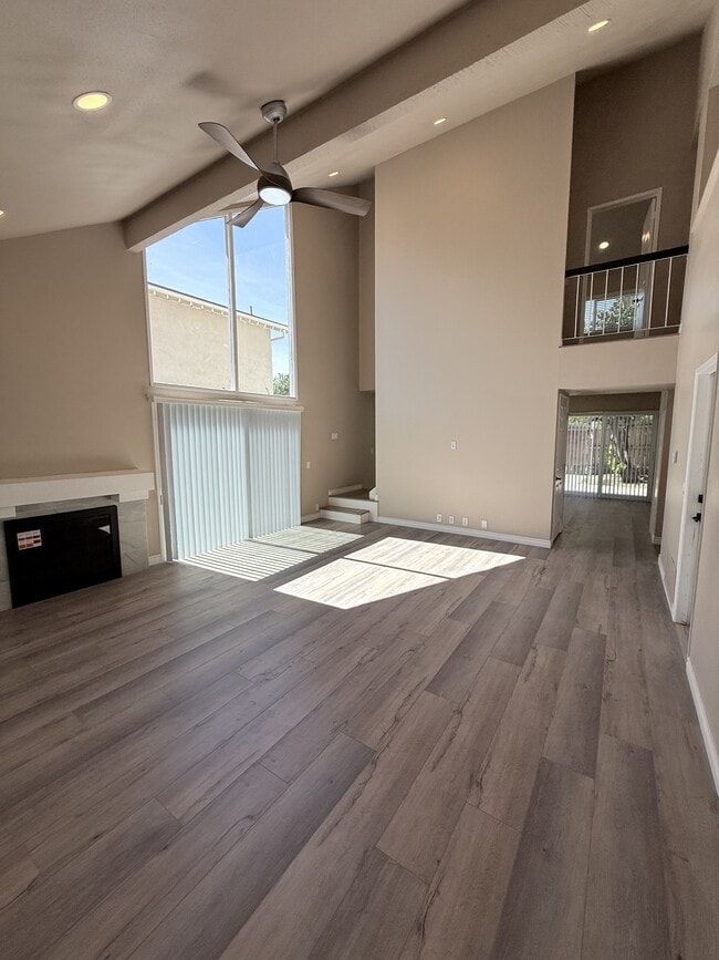 Photo - 435 Anacapa Cir