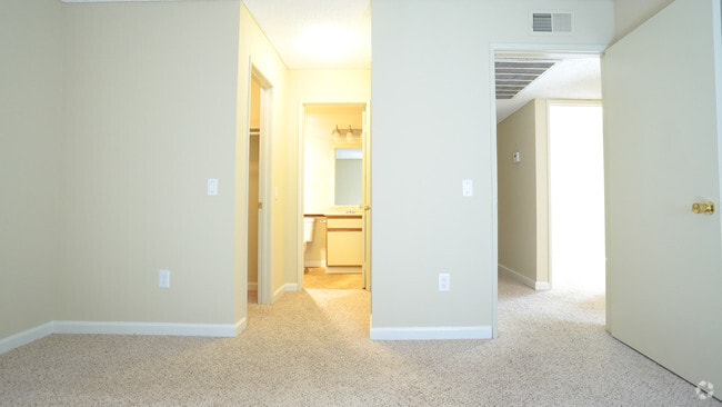 Master Bedroom 3x2 - Pinecrest Apartments