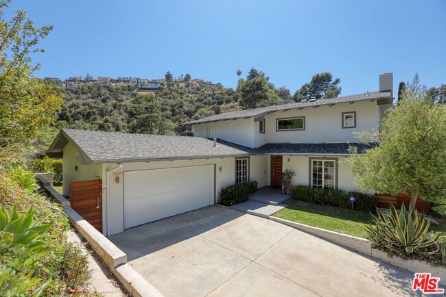 Building Photo - 7560 Devista Dr