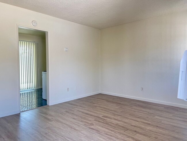 Photo - 10645-10645 Lind Ave Unit 10641