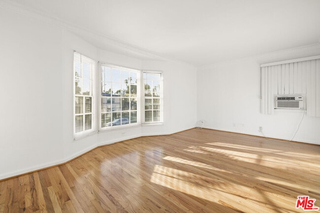 Photo - 5324 Vantage Ave Unit 4