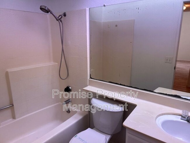 Photo - 885 Pinewood Dr