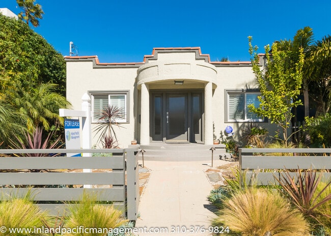 Building Photo - Remodeled 3 Bedroom Home with Large Yard -...