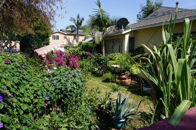 Building Photo - 14122 Delano St Unit A