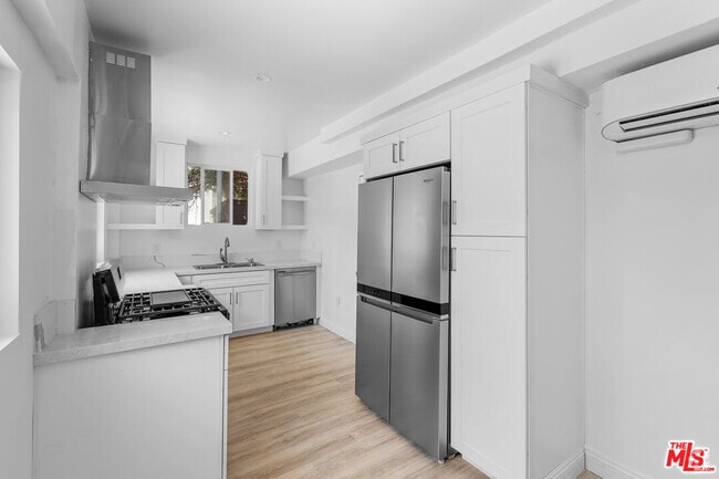 Building Photo - 1038 N Crescent Heights Blvd Unit 1040.5 Rental