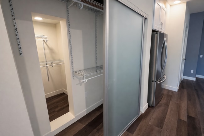 209 Closet - 4965 S Centinela Ave