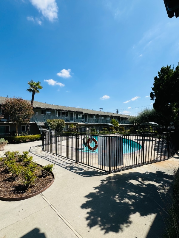 Photo - 8919 Longden Ave