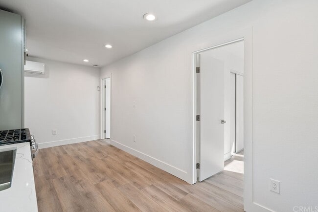 Living area - 728 E Palmer Ave