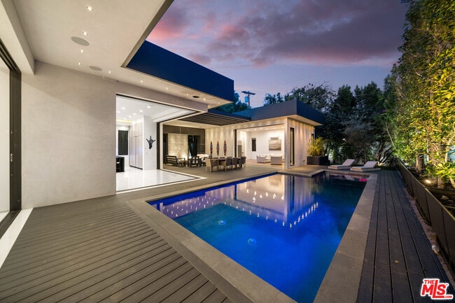 Photo - 4458 Mammoth Ave