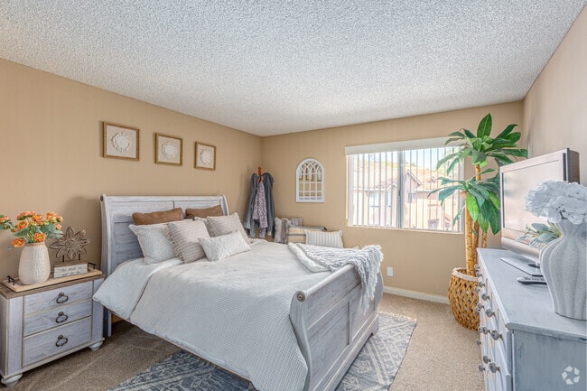 2BR, 2BA - 918SF - NON UPGRADED Bedroom - Wintercrest Village Apartments