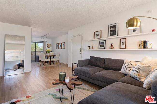 Photo - 5805 Whitsett Ave Unit 206